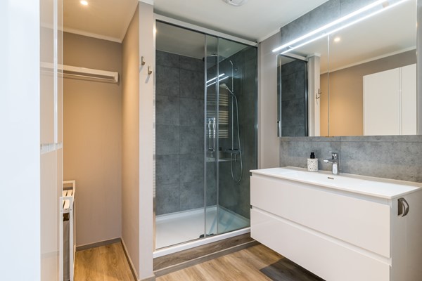Foto - Te koop: Ruime gemoderniseerde instapklare hoekwoning met veel woonoppervlakte en tuin in de wijk Pronsebroek te Heerlen